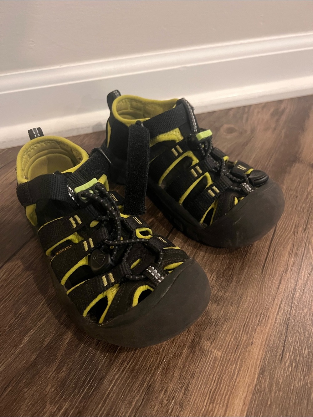 Keen Little Kids Black and Lime Outdoor Sandals Size 12